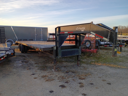 Used 2004 Delta Mfg GOOSENECK Equipment Trailer