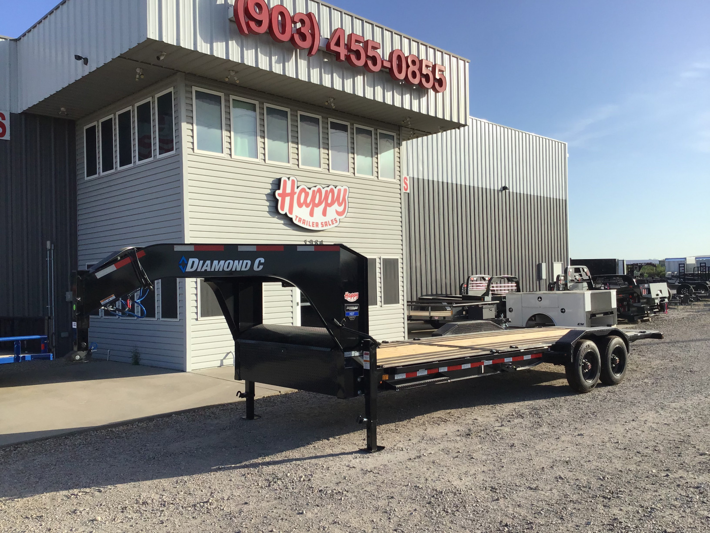 New 2026 Diamond C 82"x24' GN Hydraulically Dampened Tilt - HDT-GN210 Pacesetter Edition