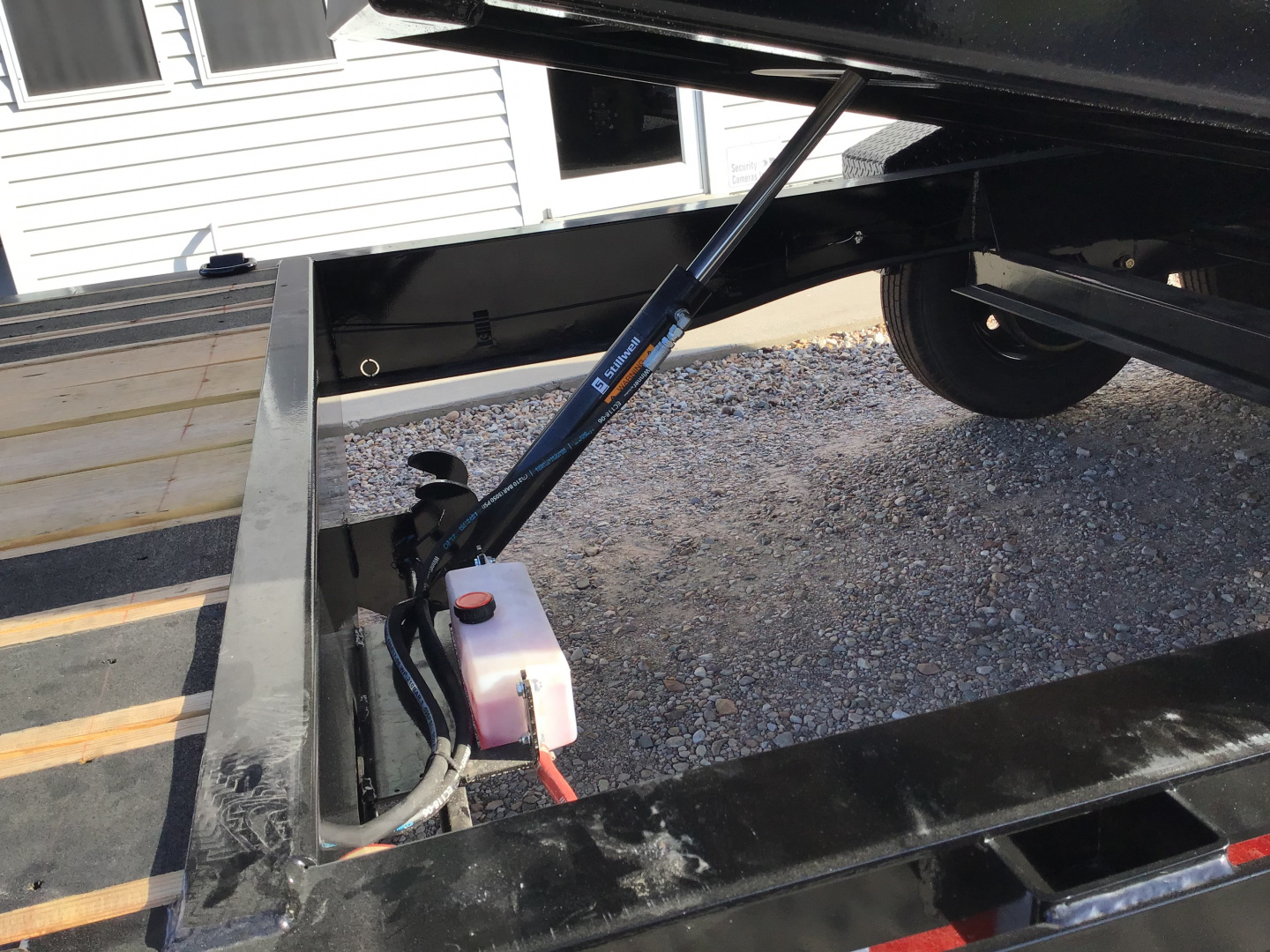 New 2026 Diamond C 82"x24' GN Hydraulically Dampened Tilt - HDT-GN210 Pacesetter Edition