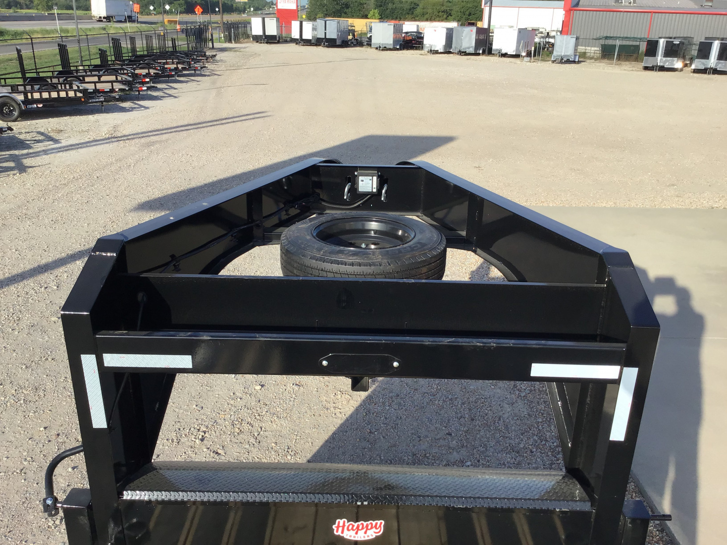 New 2026 Diamond C 82"x24' GN Hydraulically Dampened Tilt - HDT-GN210 Pacesetter Edition