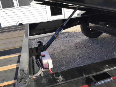 New 2026 Diamond C 82"x24' GN Hydraulically Dampened Tilt - HDT-GN210 Pacesetter Edition