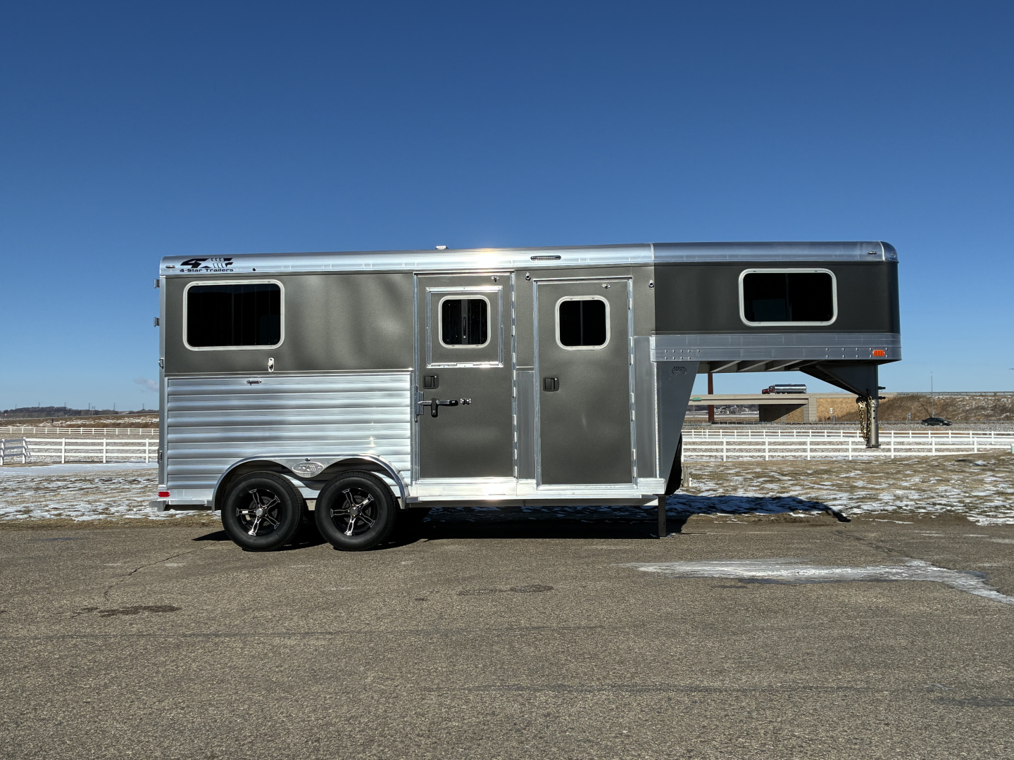 New 2027 4-Star 2H Straight Load GN Horse Trailer
