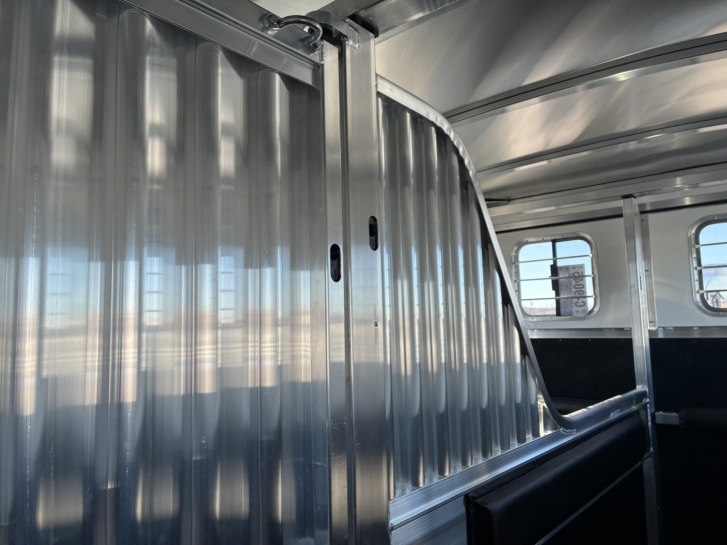 New 2027 4-Star 2H Straight Load GN Horse Trailer