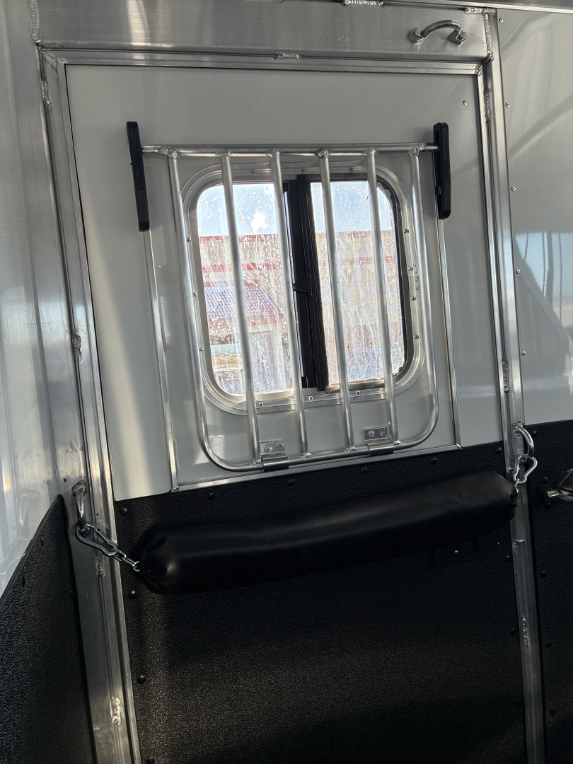 New 2027 4-Star 2H Straight Load GN Horse Trailer