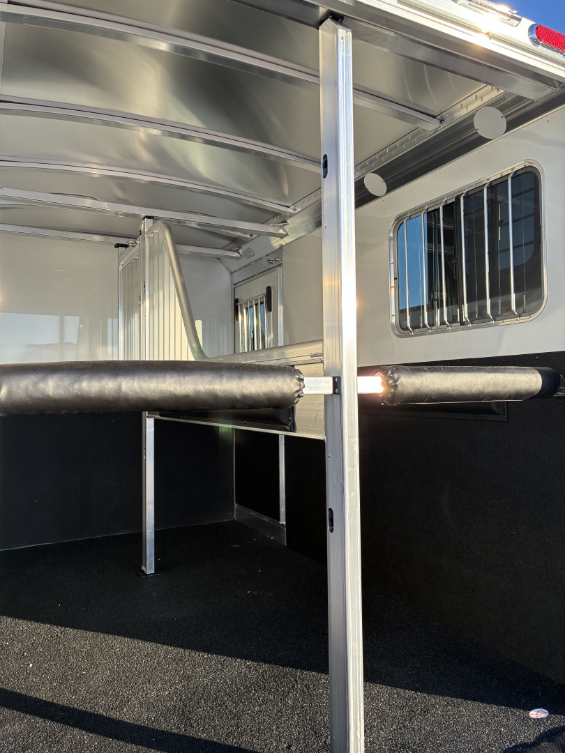 New 2027 4-Star 2H Straight Load GN Horse Trailer