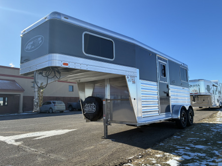 New 2027 4-Star 2H Straight Load GN Horse Trailer