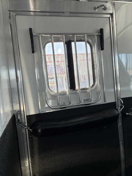 New 2027 4-Star 2H Straight Load GN Horse Trailer