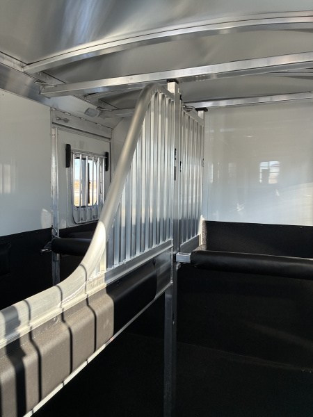 New 2027 4-Star 2H Straight Load GN Horse Trailer