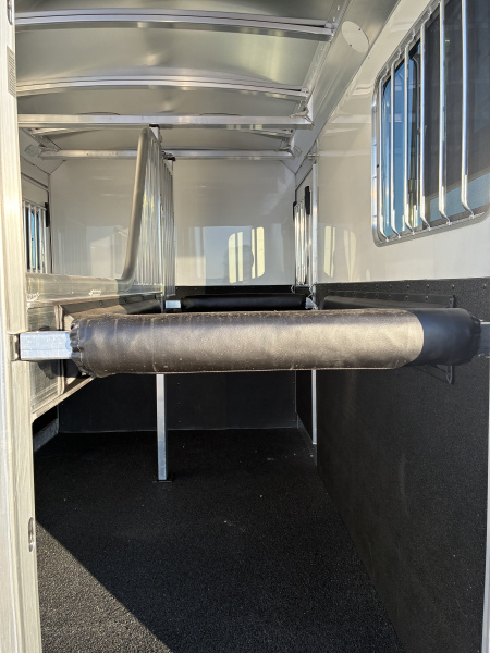 New 2027 4-Star 2H Straight Load GN Horse Trailer