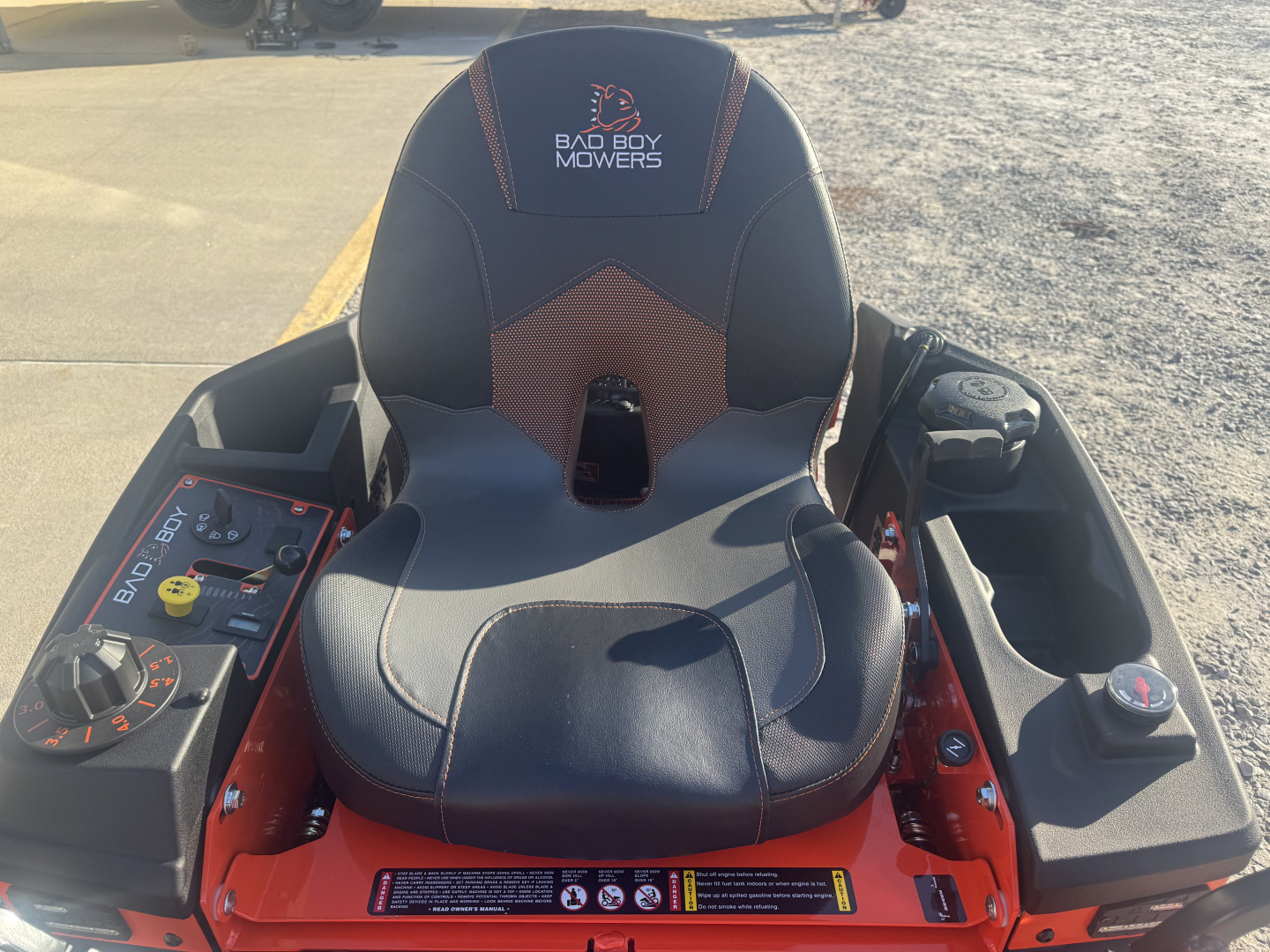 New 2026 Bad Boy ZT AVENGER 60" KAWASAKI BAZ60FR691 Lawn Mowers