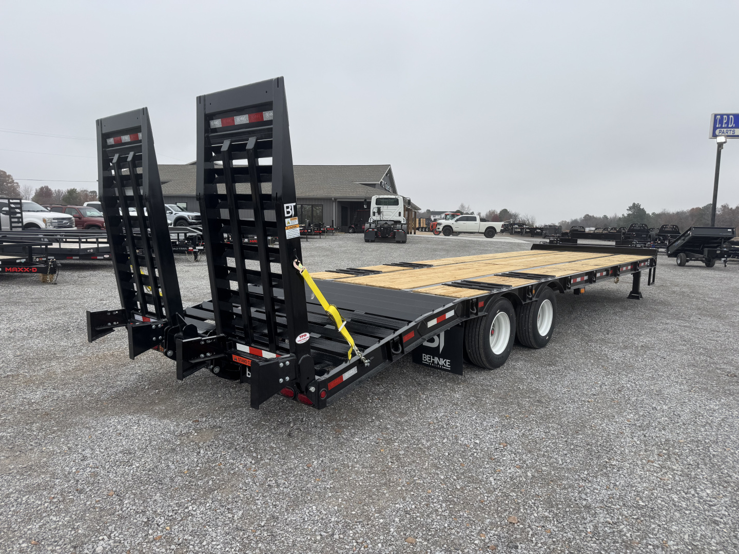 New 2026 Behnke 102"x31' 20 TON Pintle Hitch Tag Trailer *AIR RAMPS*