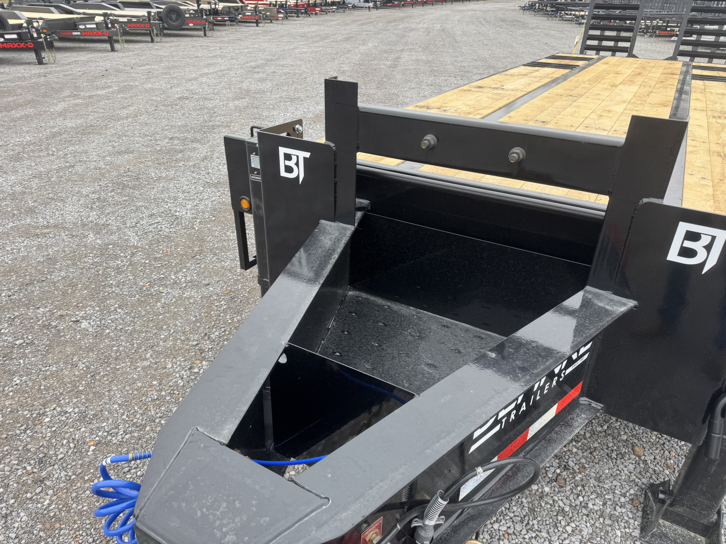 New 2026 Behnke 102"x31' 20 TON Pintle Hitch Tag Trailer *AIR RAMPS*