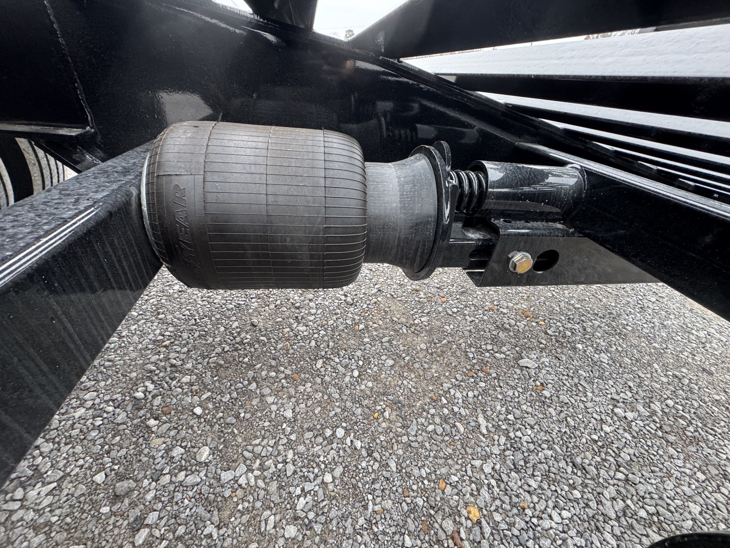 New 2026 Behnke 102"x31' 20 TON Pintle Hitch Tag Trailer *AIR RAMPS*