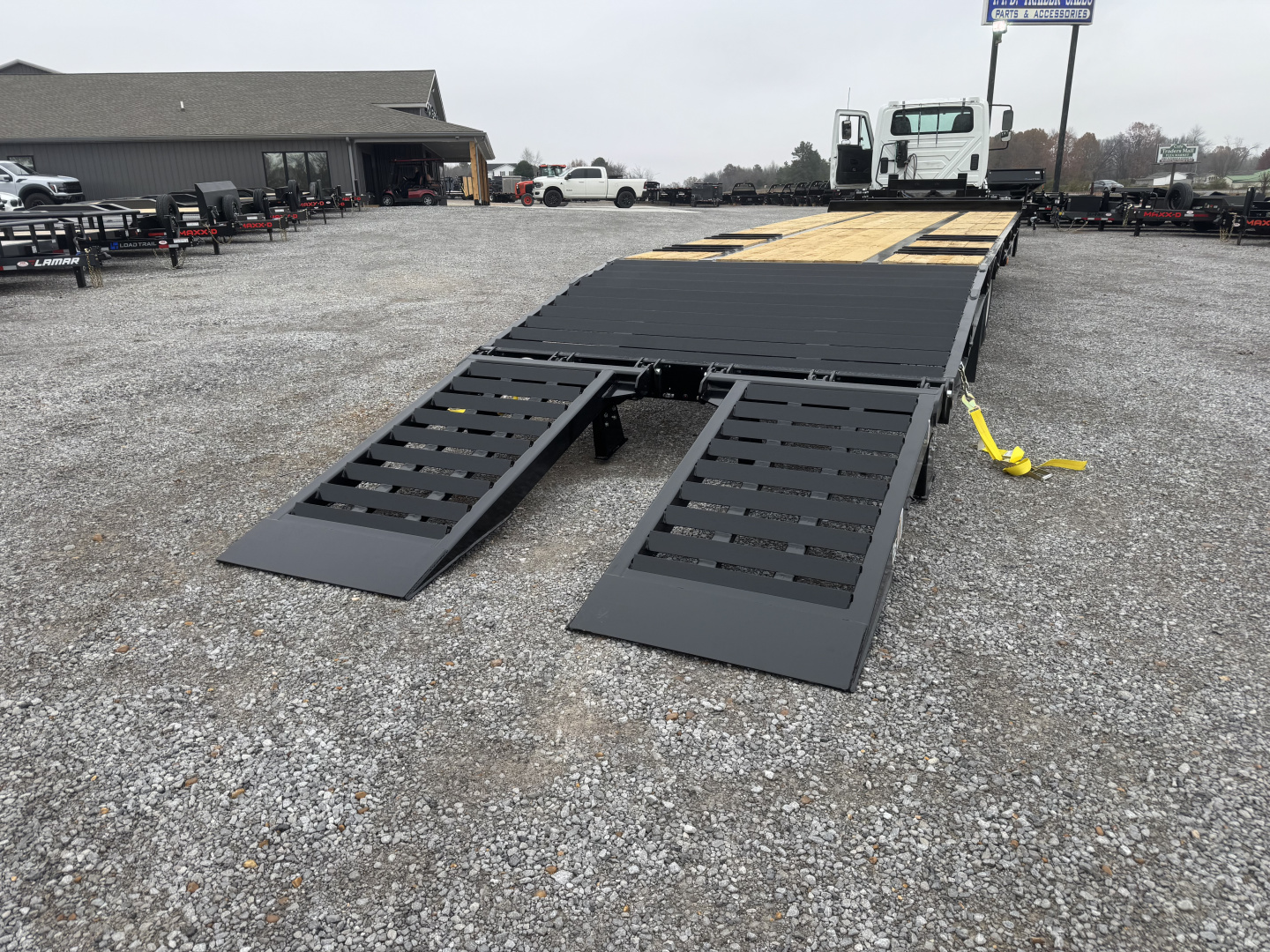New 2026 Behnke 102"x31' 20 TON Pintle Hitch Tag Trailer *AIR RAMPS*