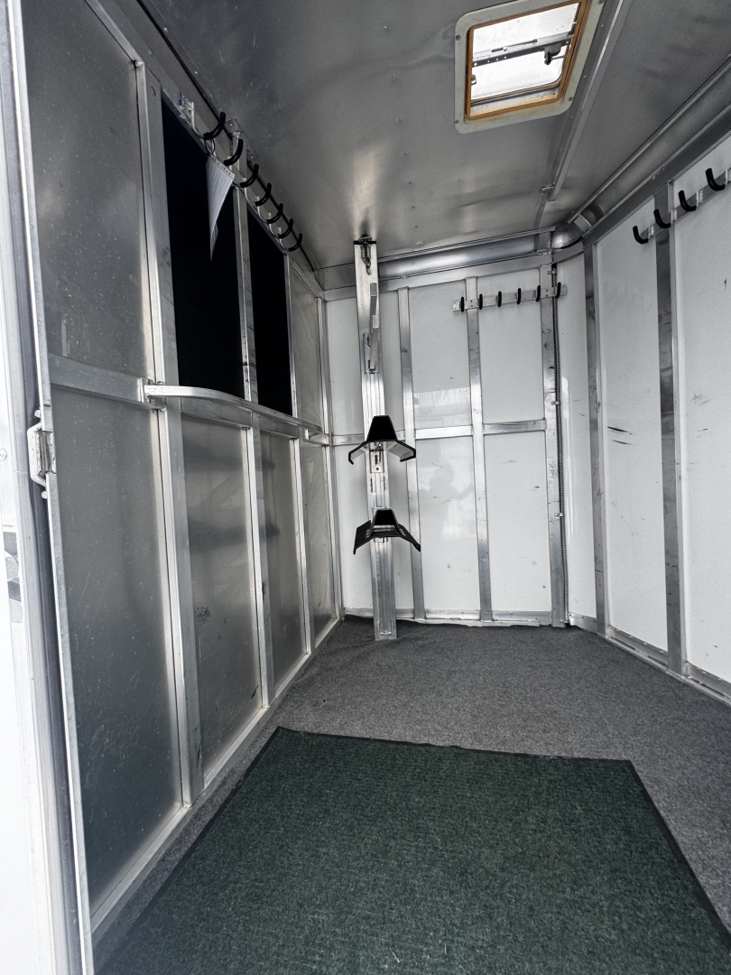 Used 2005 TA Dream Coach 2H Straight Load Bumper Pull