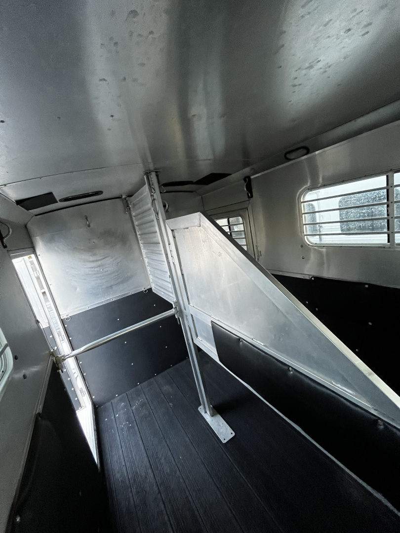 Used 2005 TA Dream Coach 2H Straight Load Bumper Pull