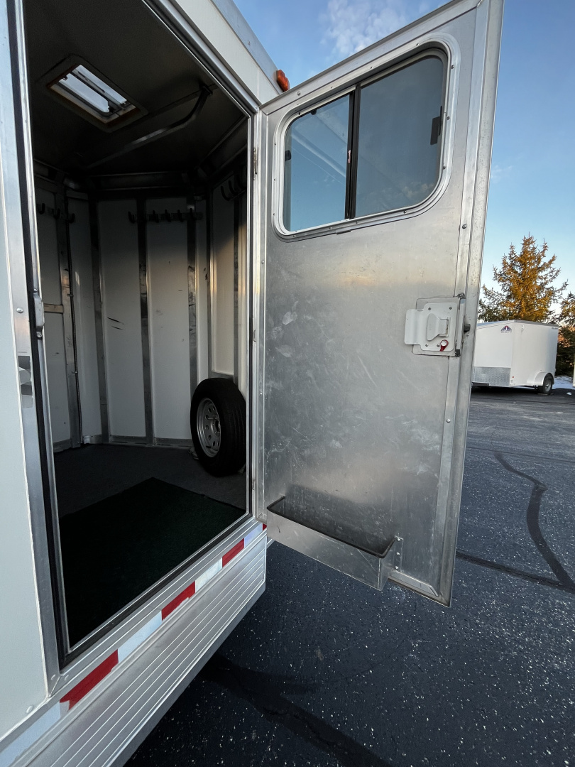 Used 2005 TA Dream Coach 2H Straight Load Bumper Pull