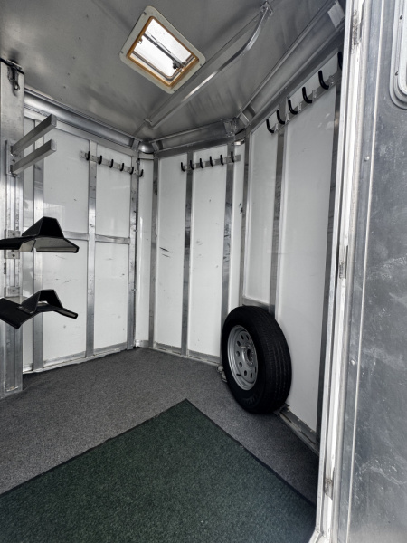 Used 2005 TA Dream Coach 2H Straight Load Bumper Pull