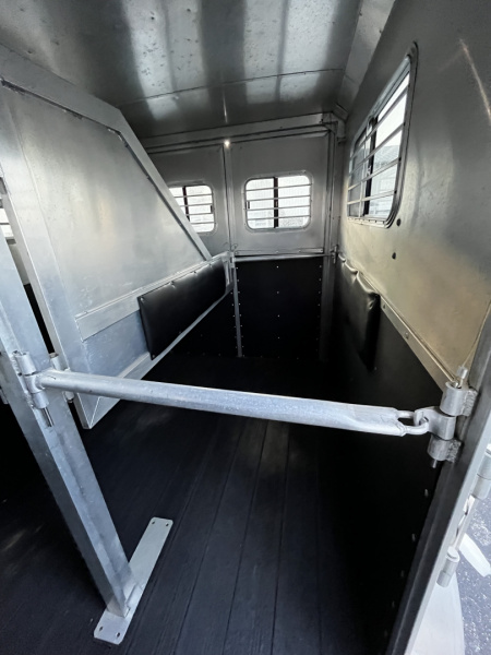 Used 2005 TA Dream Coach 2H Straight Load Bumper Pull