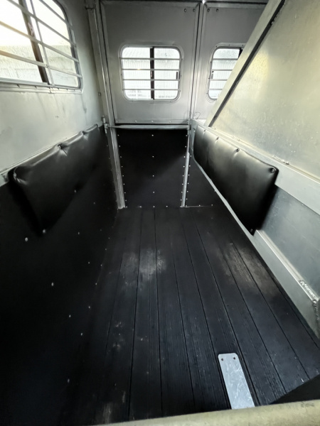 Used 2005 TA Dream Coach 2H Straight Load Bumper Pull