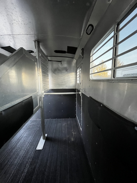 Used 2005 TA Dream Coach 2H Straight Load Bumper Pull