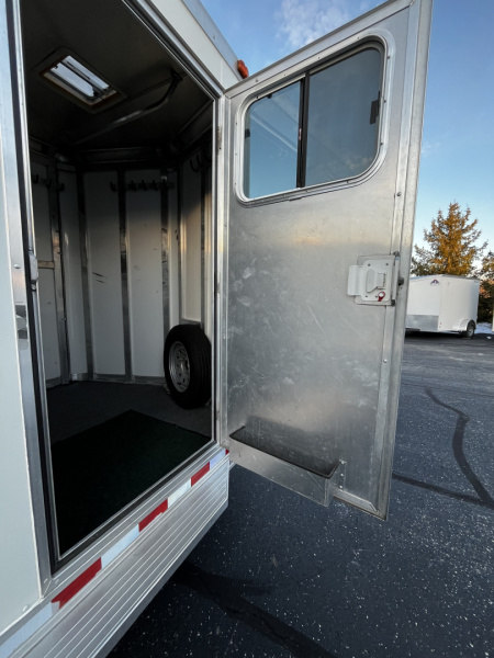 Used 2005 TA Dream Coach 2H Straight Load Bumper Pull