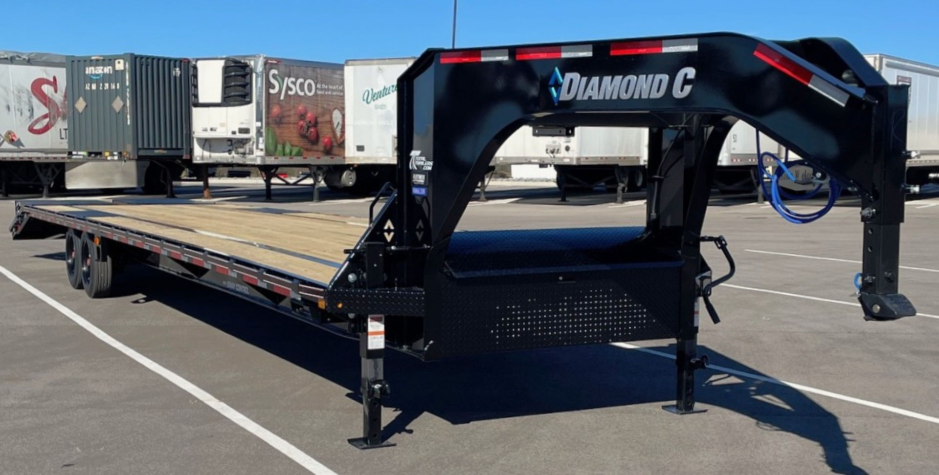 New Diamond C FMAX-208-HS 40' Gooseneck Flatbed Trailer: 18,000 GVWR, Spare, Max Ramps