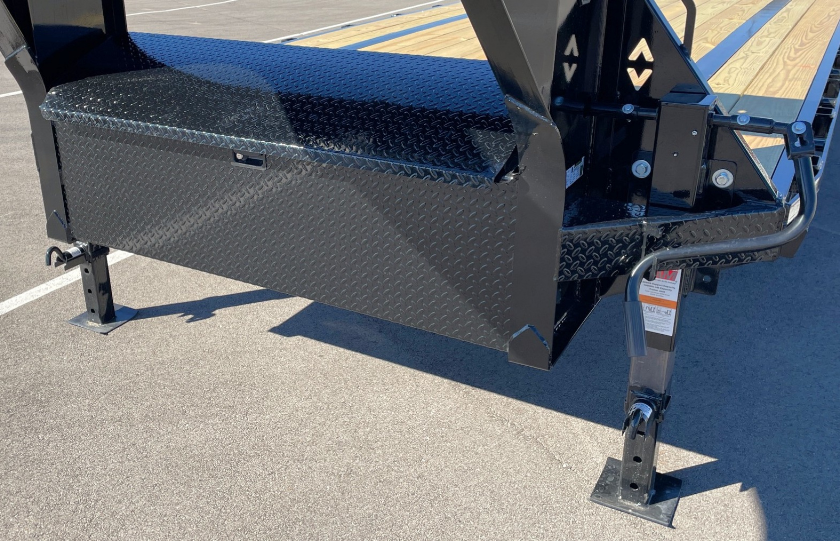 New Diamond C FMAX-208-HS 40' Gooseneck Flatbed Trailer: 18,000 GVWR, Spare, Max Ramps