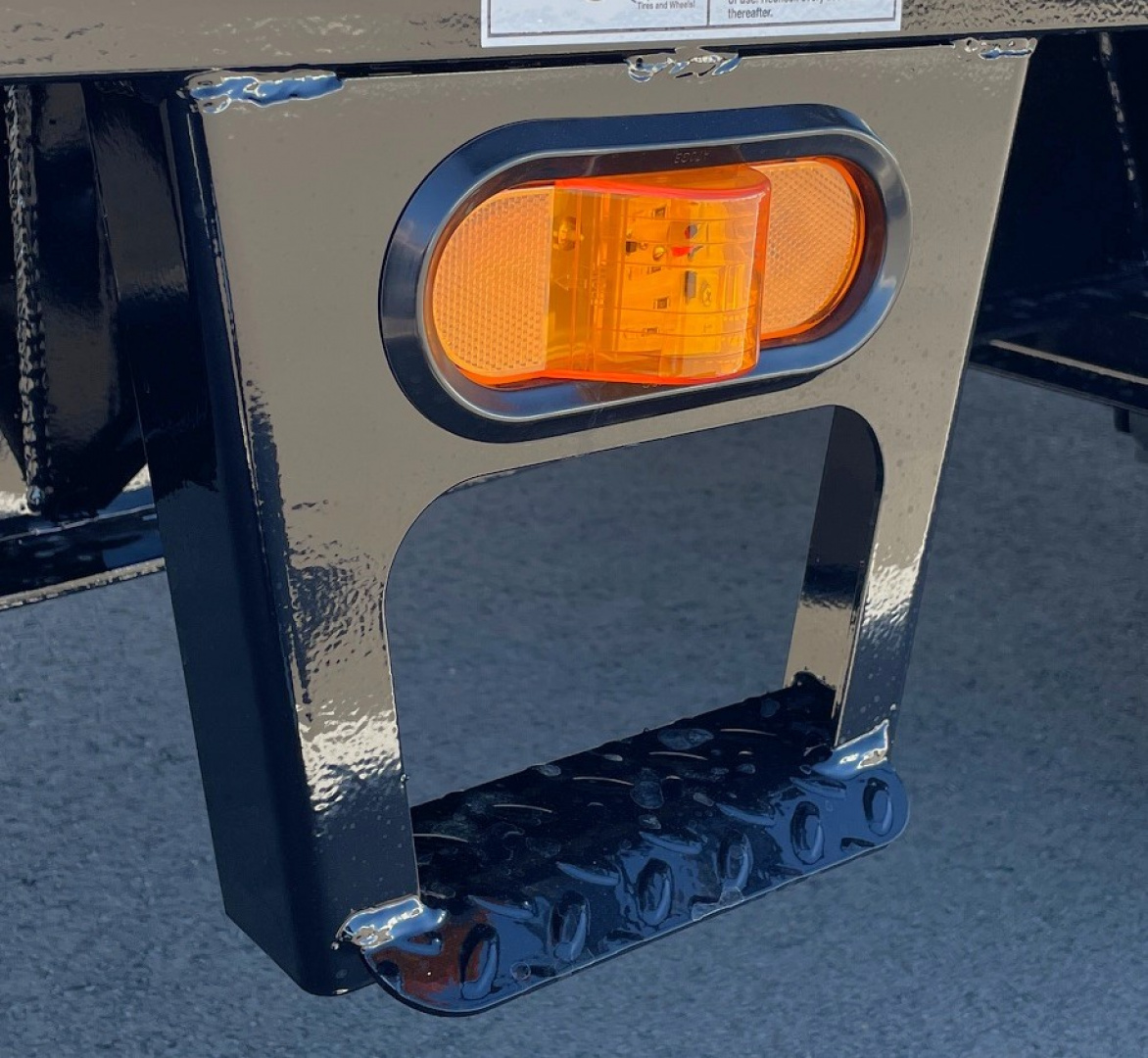 New Diamond C FMAX-208-HS 40' Gooseneck Flatbed Trailer: 18,000 GVWR, Spare, Max Ramps