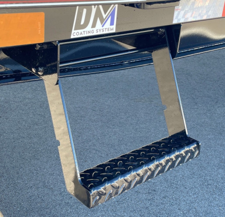 New Diamond C FMAX-208-HS 40' Gooseneck Flatbed Trailer: 18,000 GVWR, Spare, Max Ramps