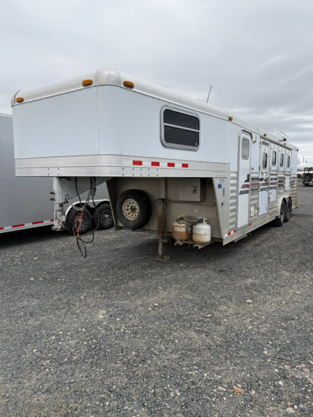 Used 2003 4-Star 4H-LQ Horse Trailer