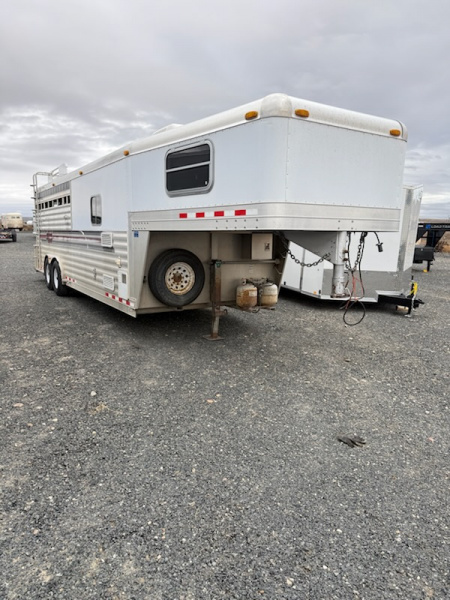 Used 2003 4-Star 4H-LQ Horse Trailer