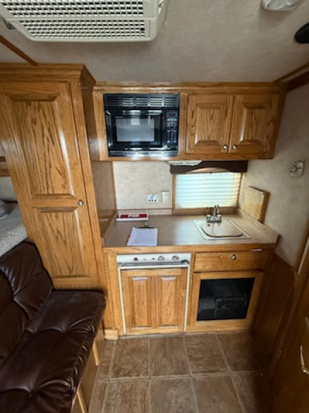 Used 2003 4-Star 4H-LQ Horse Trailer