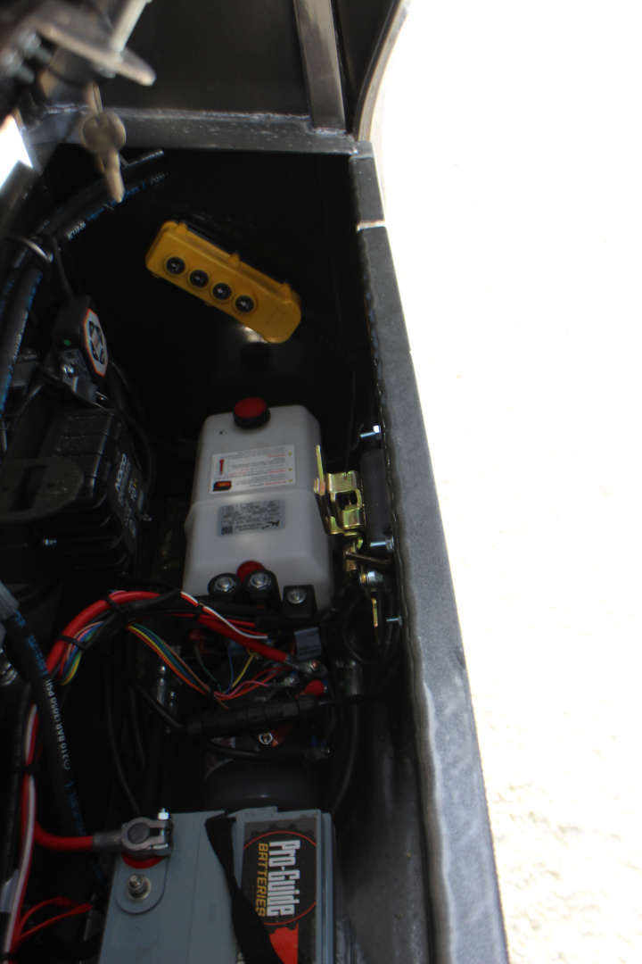 New 2026 MAXX-D YDX 34' X 102" Hydraulic Dovetail Trailer