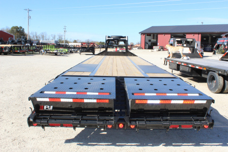 New 2026 PJ TRAILERS LD 32' Gooseneck Flatbed Trailer