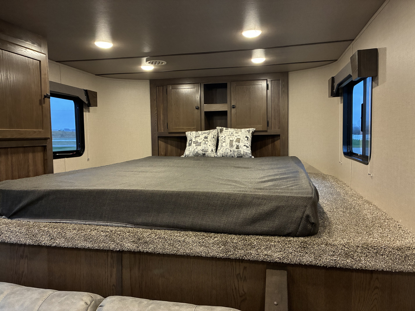 New 2026 Lakota 3H 9'LQ Horse Trailer