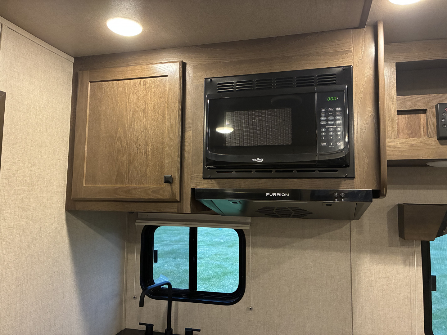 New 2026 Lakota 3H 9'LQ Horse Trailer