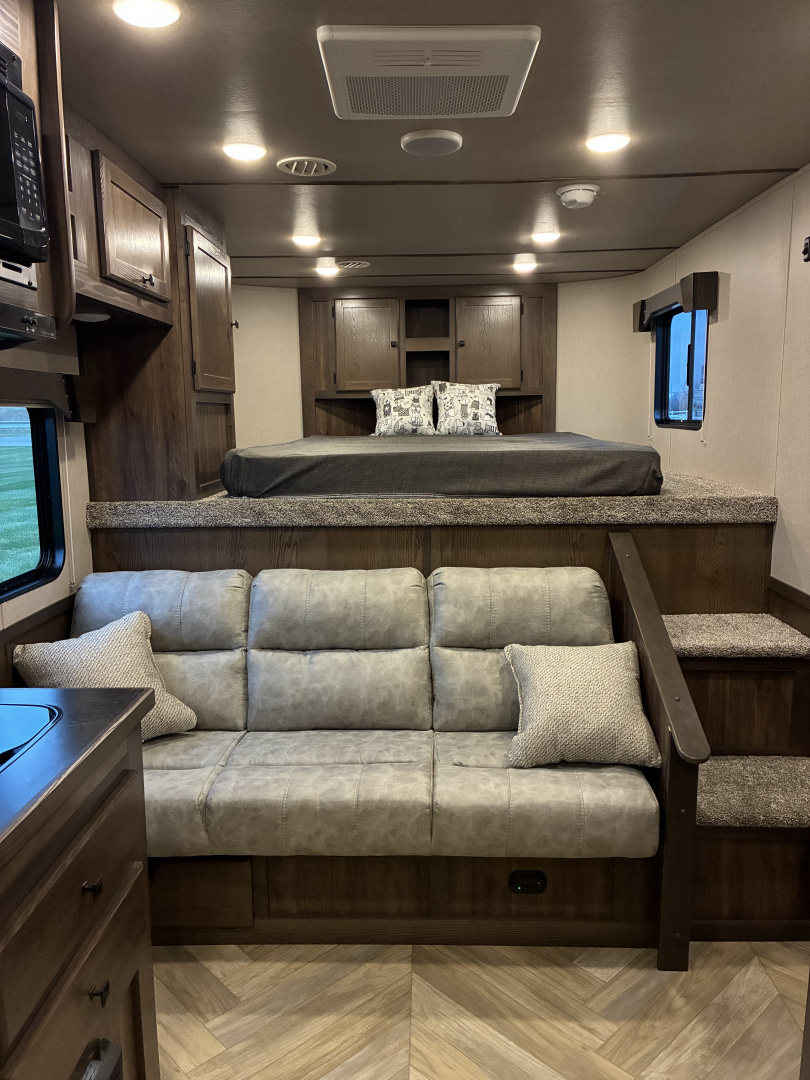 New 2026 Lakota 3H 9'LQ Horse Trailer