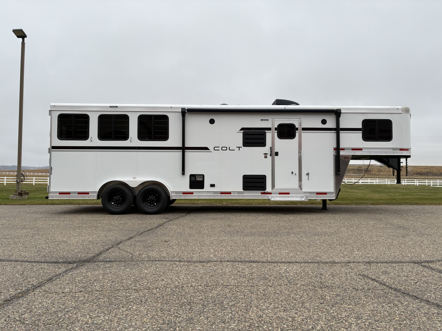 New 2026 Lakota 3H 9'LQ Horse Trailer