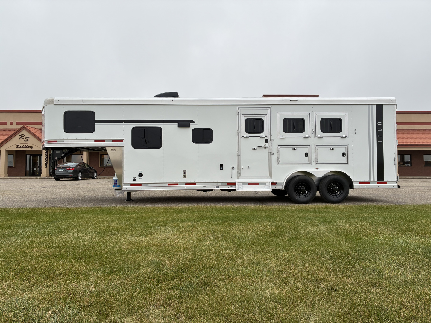 New 2026 Lakota 3H 9'LQ Horse Trailer