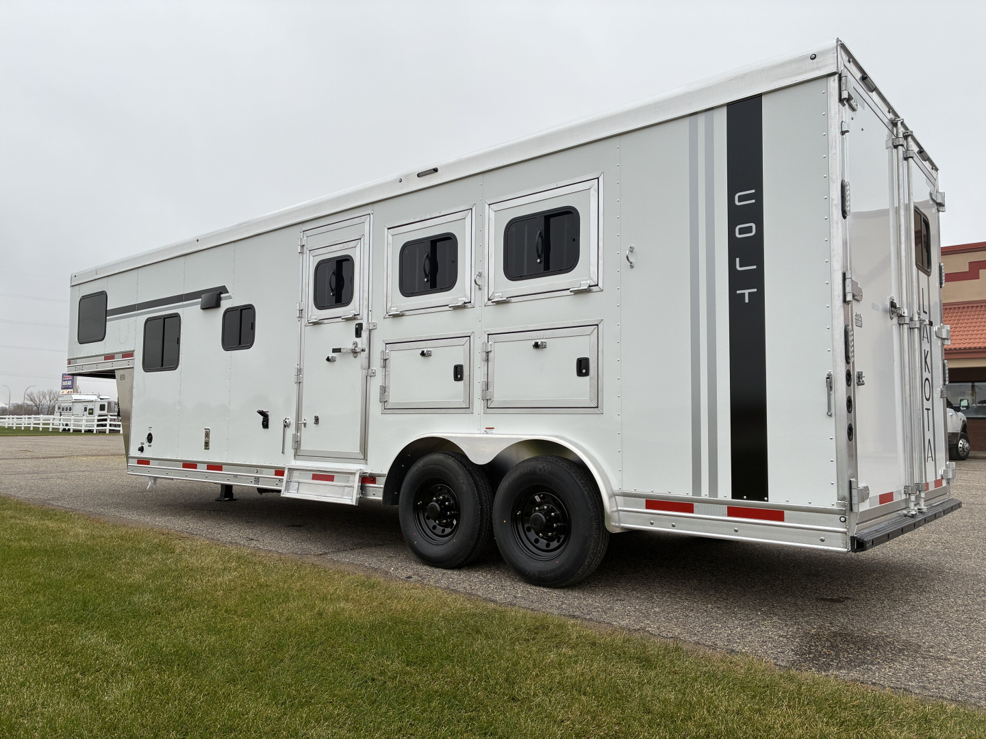 New 2026 Lakota 3H 9'LQ Horse Trailer