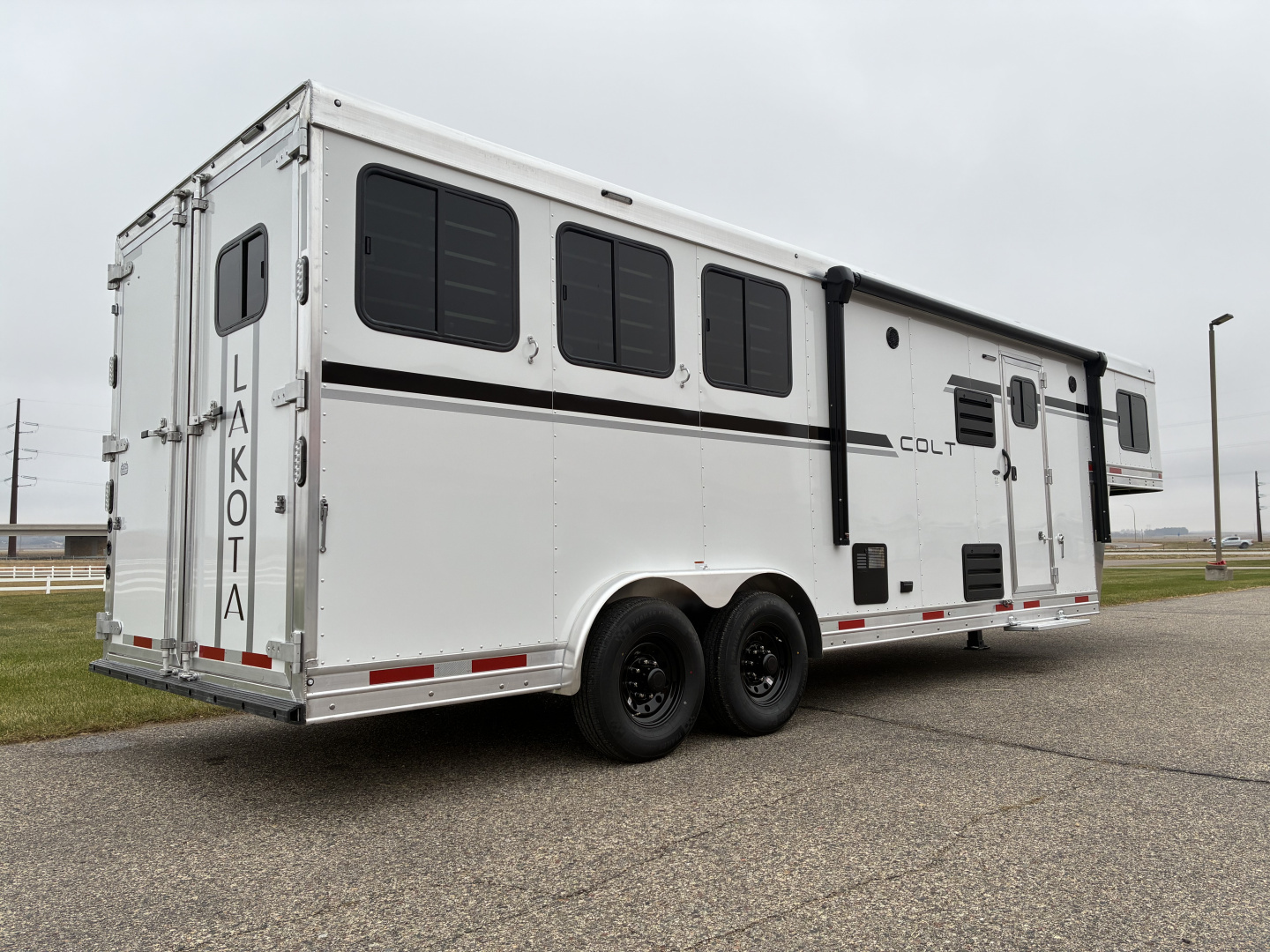 New 2026 Lakota 3H 9'LQ Horse Trailer