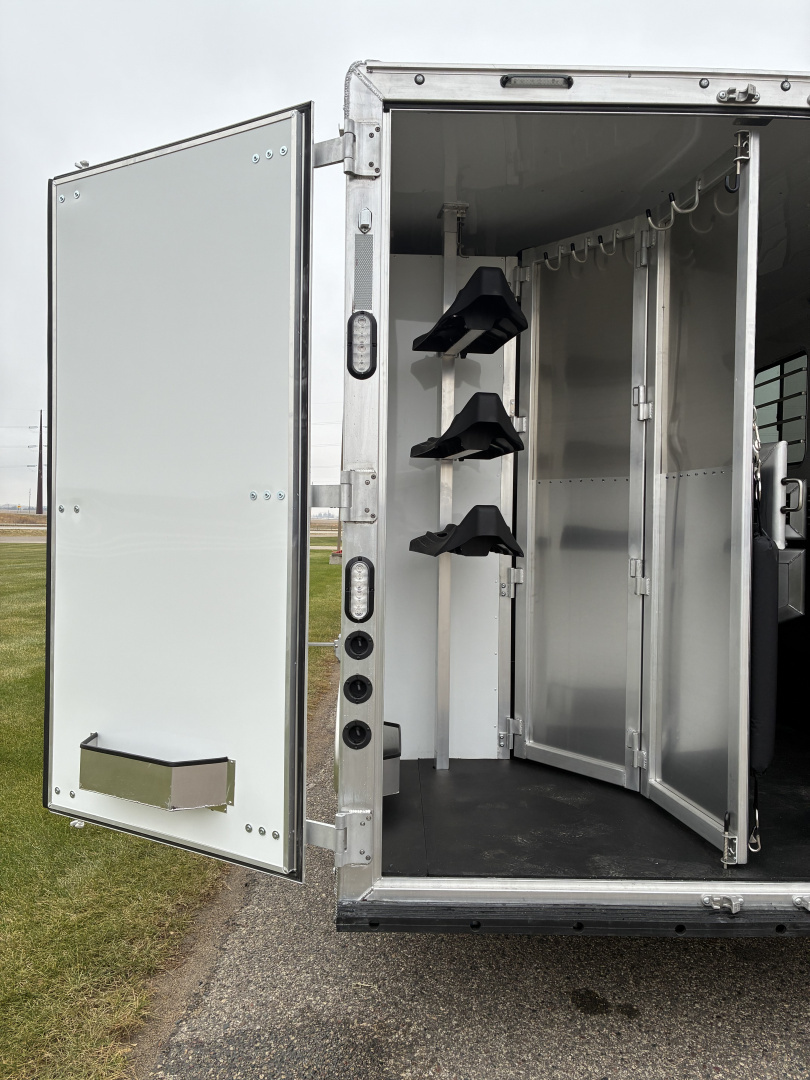 New 2026 Lakota 3H 9'LQ Horse Trailer