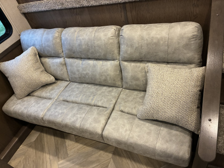 New 2026 Lakota 3H 9'LQ Horse Trailer