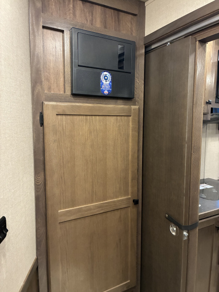 New 2026 Lakota 3H 9'LQ Horse Trailer