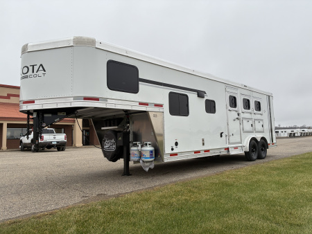 New 2026 Lakota 3H 9'LQ Horse Trailer
