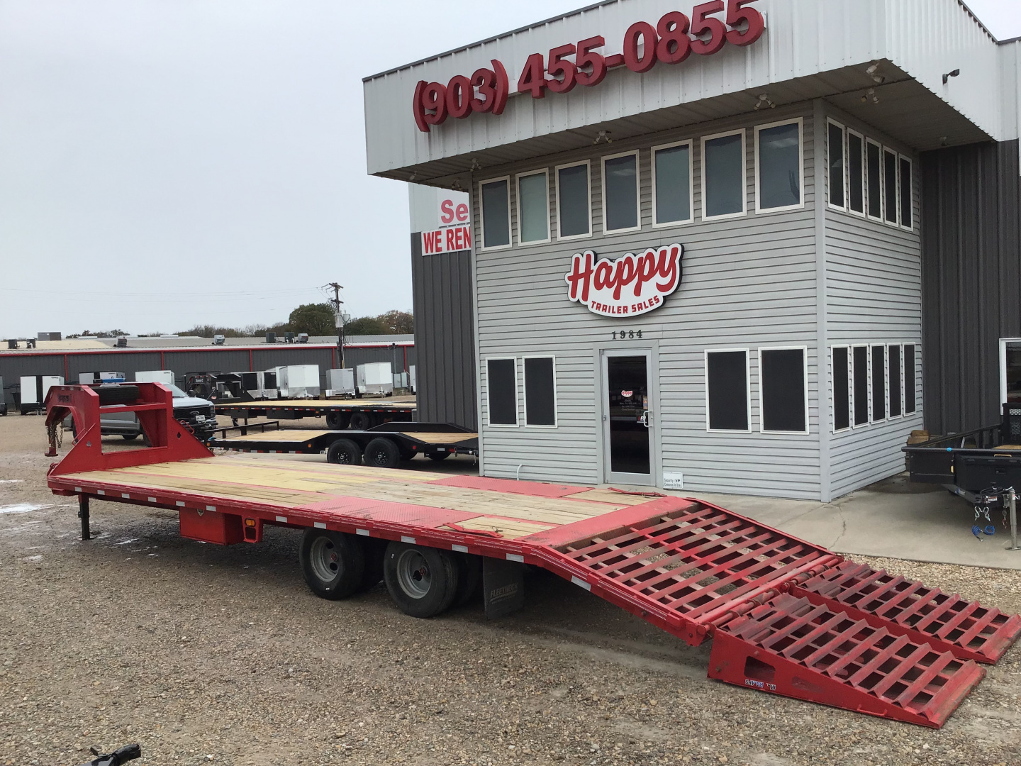 Used 2020 Diamond C 102"x32' GN Flatbed w/ Max Ramps- FMAX210