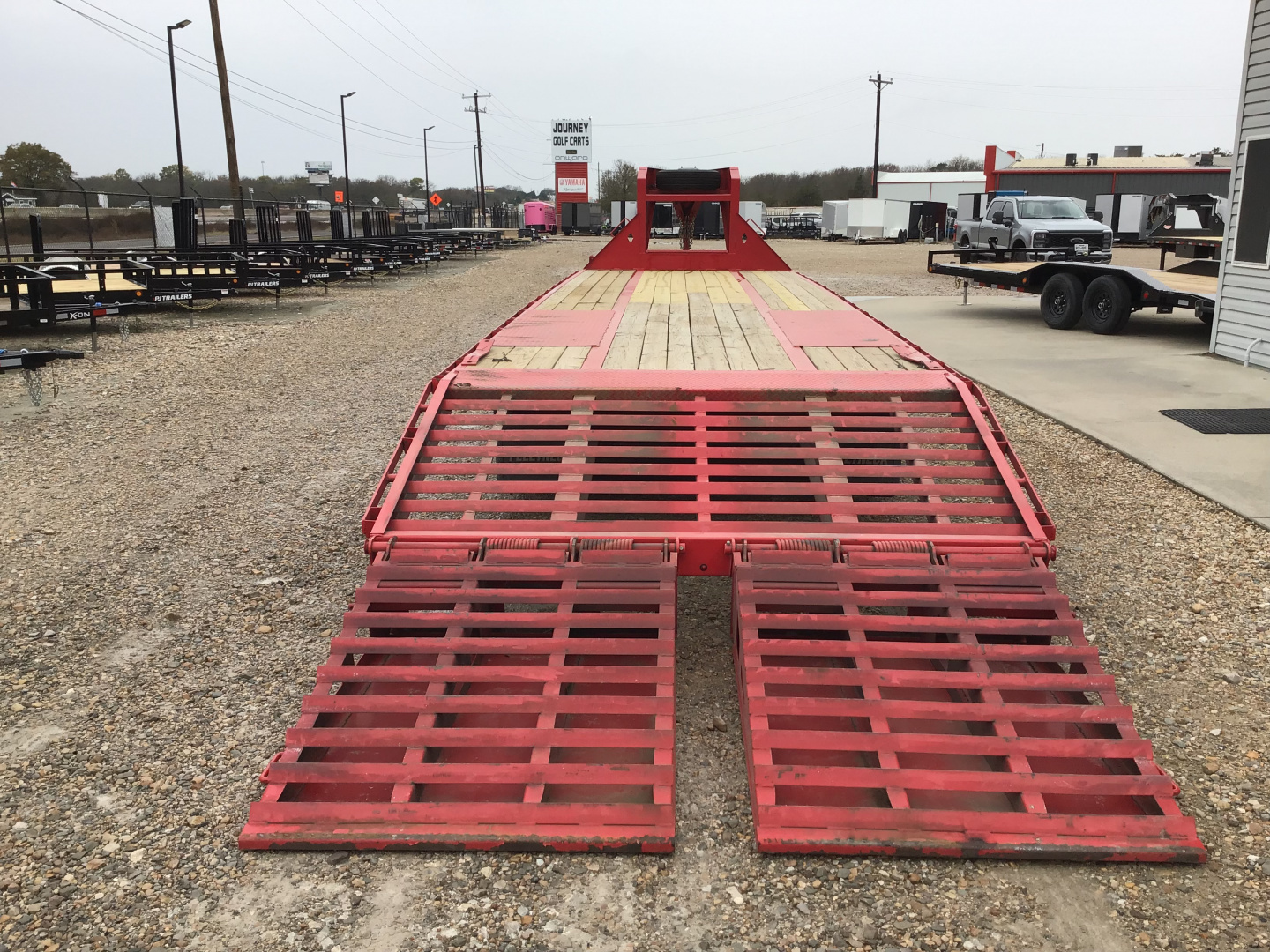 Used 2020 Diamond C 102"x32' GN Flatbed w/ Max Ramps- FMAX210