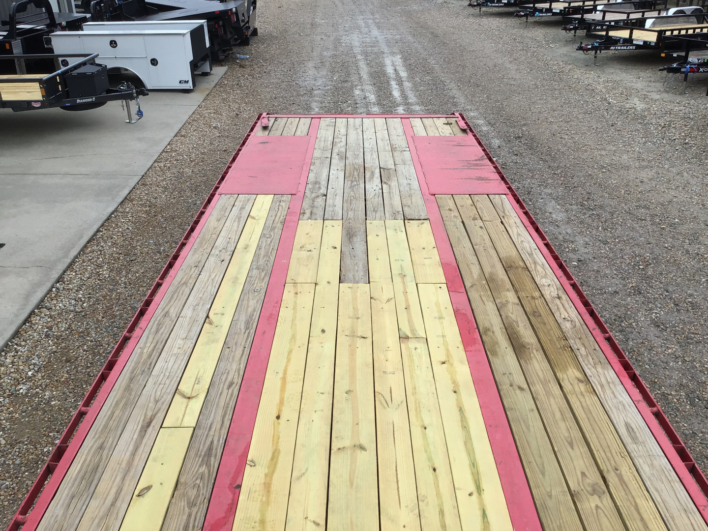 Used 2020 Diamond C 102"x32' GN Flatbed w/ Max Ramps- FMAX210