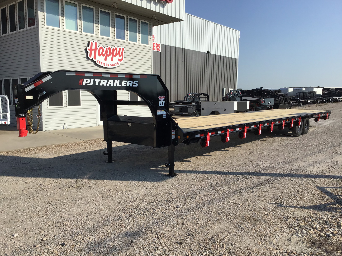 New 2026 PJ 102"x40' GN Low-Pro Flatbed w/ Singles - LS